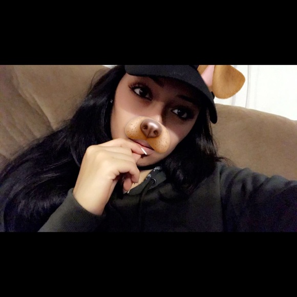 Poshmark profile picture for @gaaaaaa